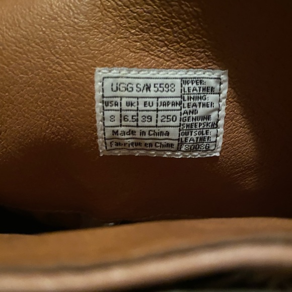 **FINAL SALE**UGG HEELED BOOTS. SIZE 8. COLOR: TAUPE - Picture 4 of 7